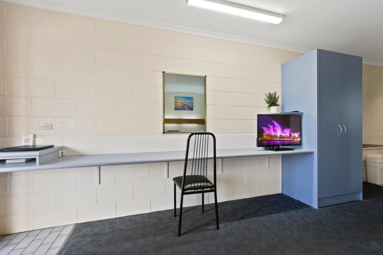 Cunningham Shore Motel Lakes Entrance Exterior photo