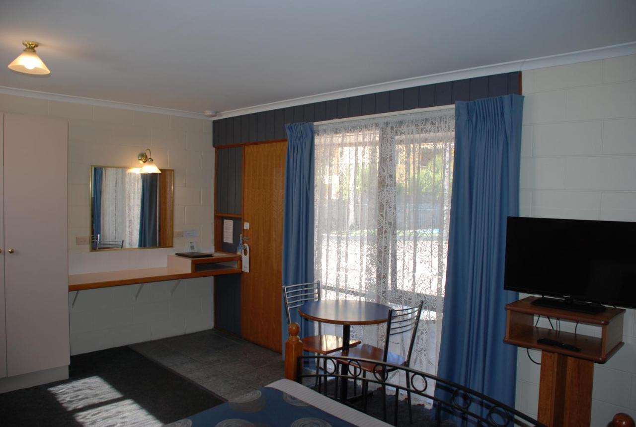 Cunningham Shore Motel Lakes Entrance Exterior photo