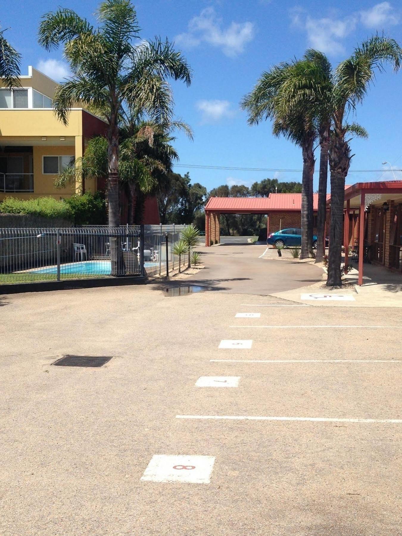 Cunningham Shore Motel Lakes Entrance Exterior photo